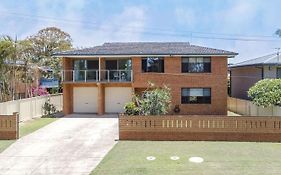 Byron'S Beach House Mylestom
